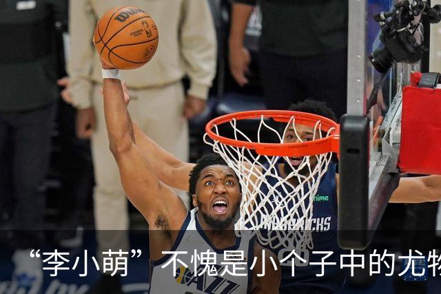 “李小萌”不愧是小个子中的尤物女神，穿黄色吊带连衣裙，美炸了